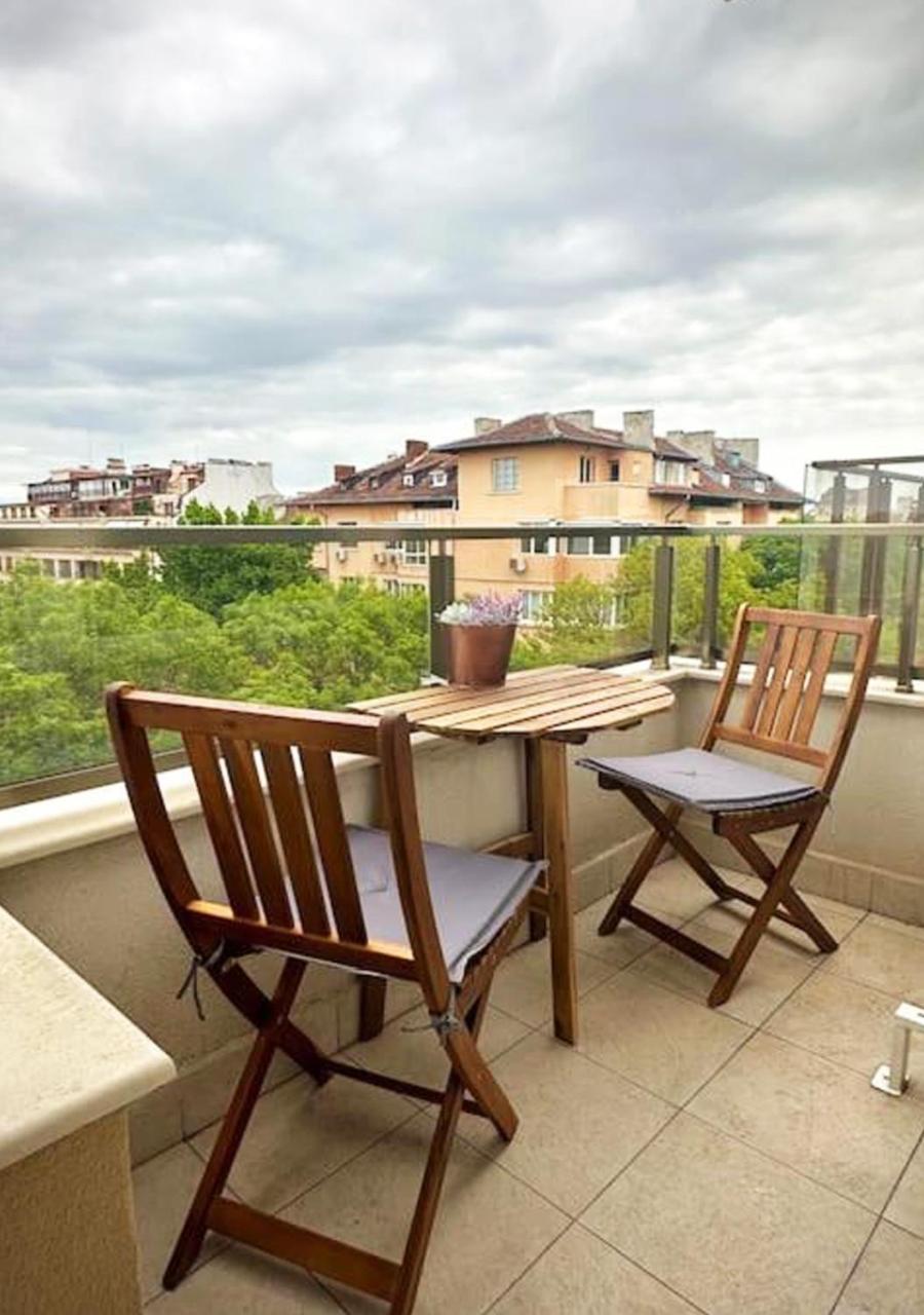 Apartment Contemporary Charm In Old Sofia